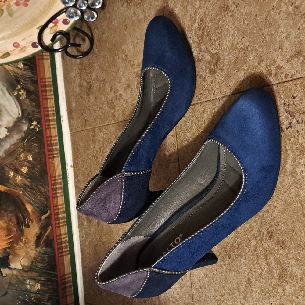 Rialto suede pumps